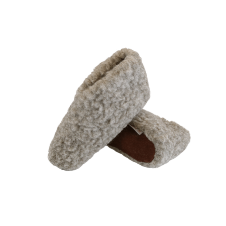 Papuci de lână pufoasă realizate manual cu talpă din piele de căprioară/Design danez de la SHUS/Culoare: Gri
