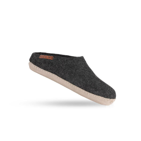 Papuci din lână realizate manual cu talpă din piele de căprioară /Design danez de la SHUS/Culoare: Gri inchis